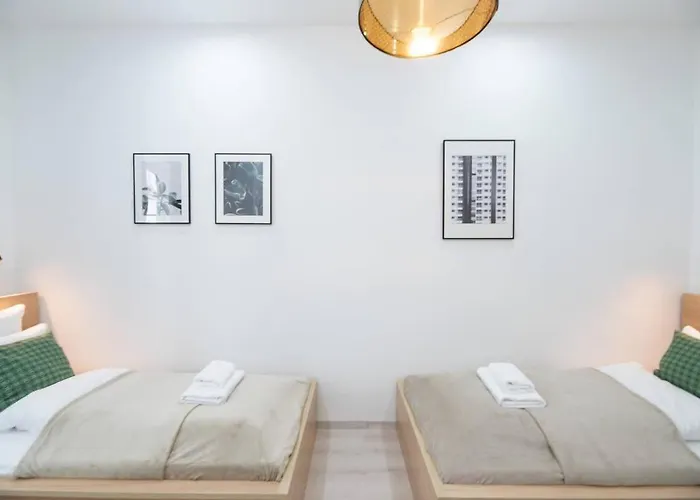 Trendy Central Apartment At Castle